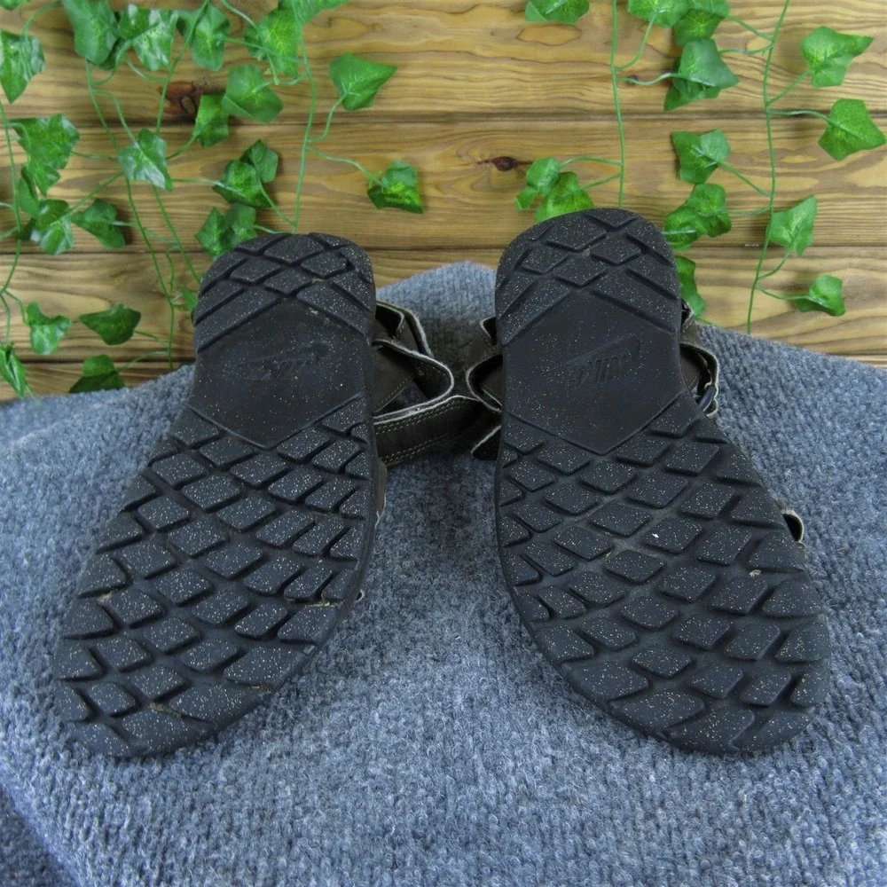Nike Men  Ankle‎ Strap Brown Synthetic Size 8 Medium  Used 2025